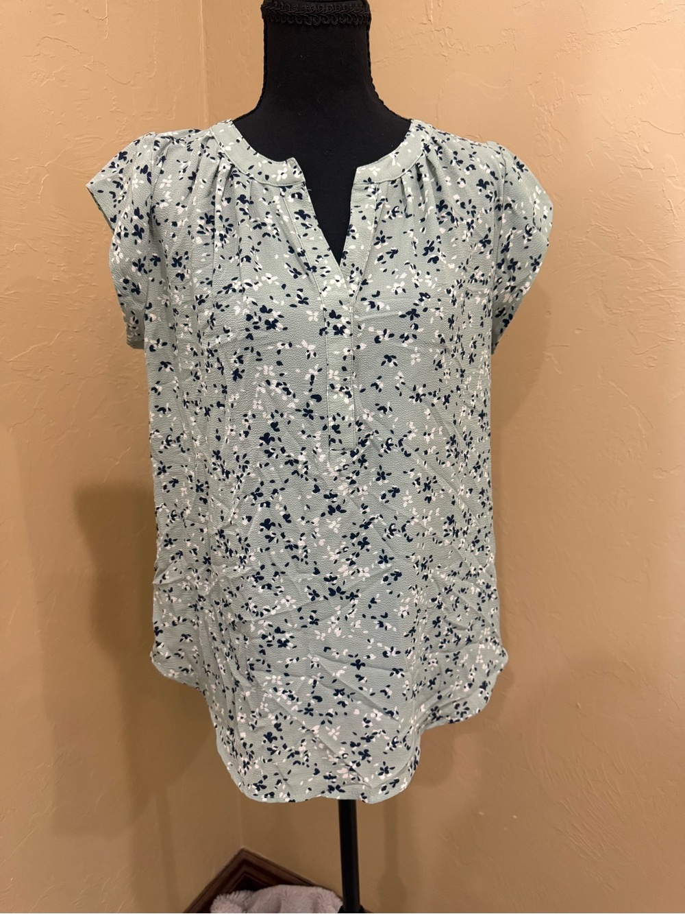 41 Hawthorn Mint Blue Floral Split-Neck Cap Sleeve Blouse
